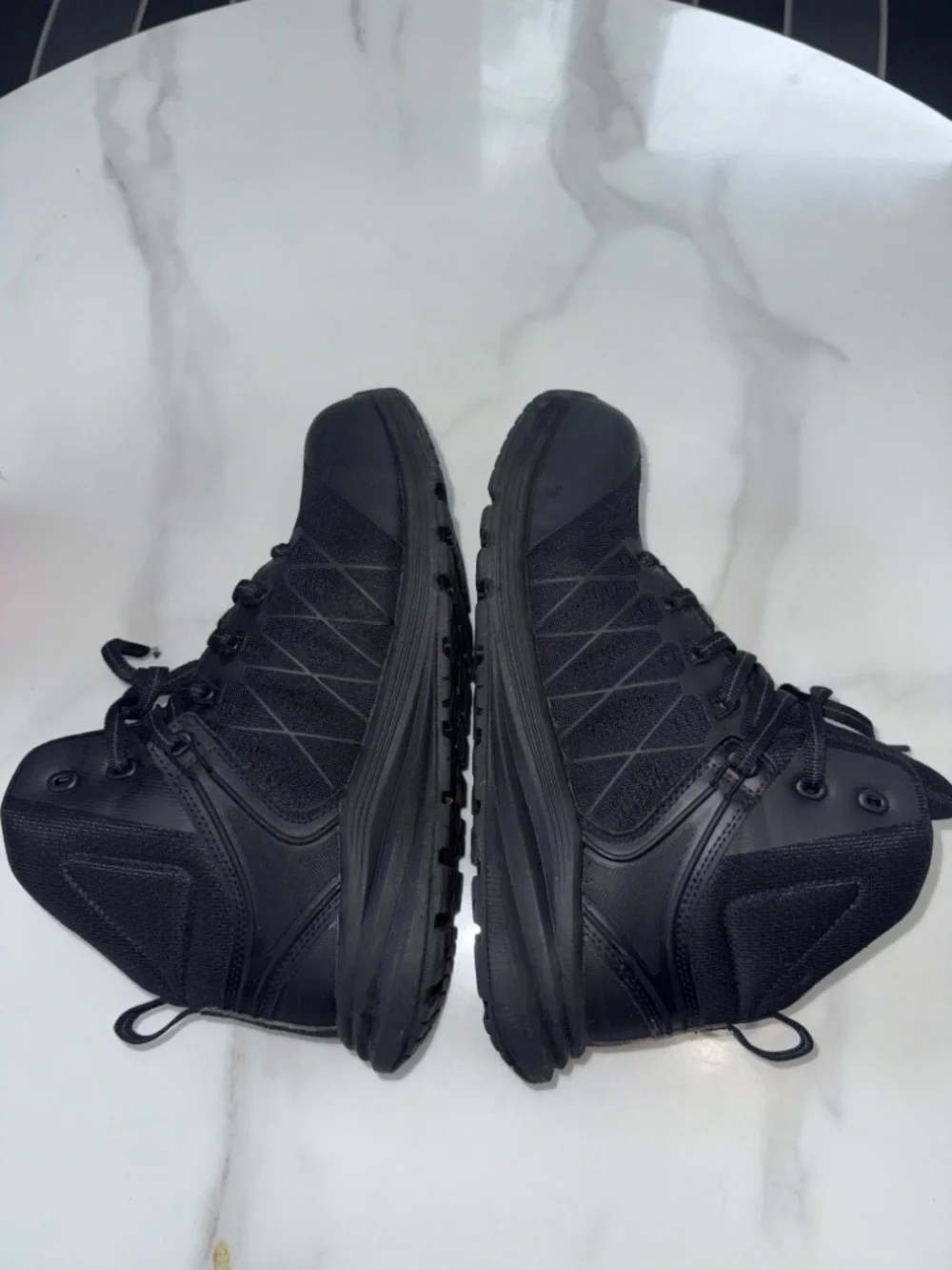 KEEN Men's Black Mid-Height Hiking Boots